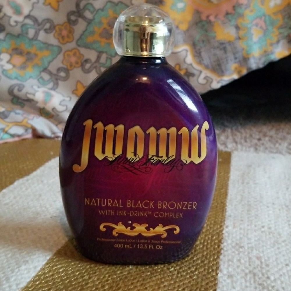 Jwoww natural black bronzer